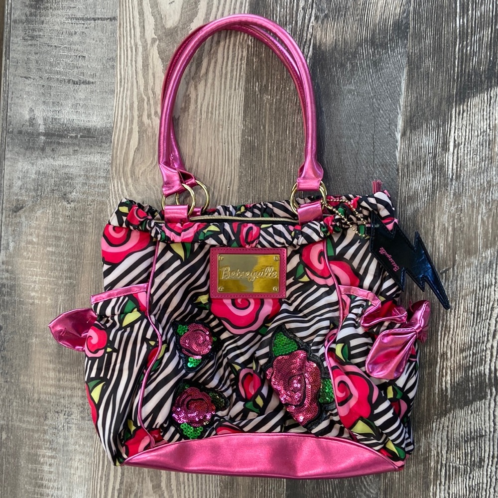 Betseyville Black Pink Puffer Bag